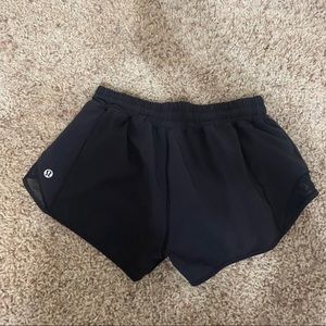 lululemon hotty hot shorts size 4 (2.5 in)